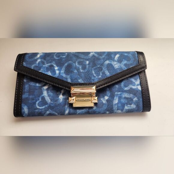 Michael Kors Large Wallet - Blue Denim Heart Print - Picture 2 of 8